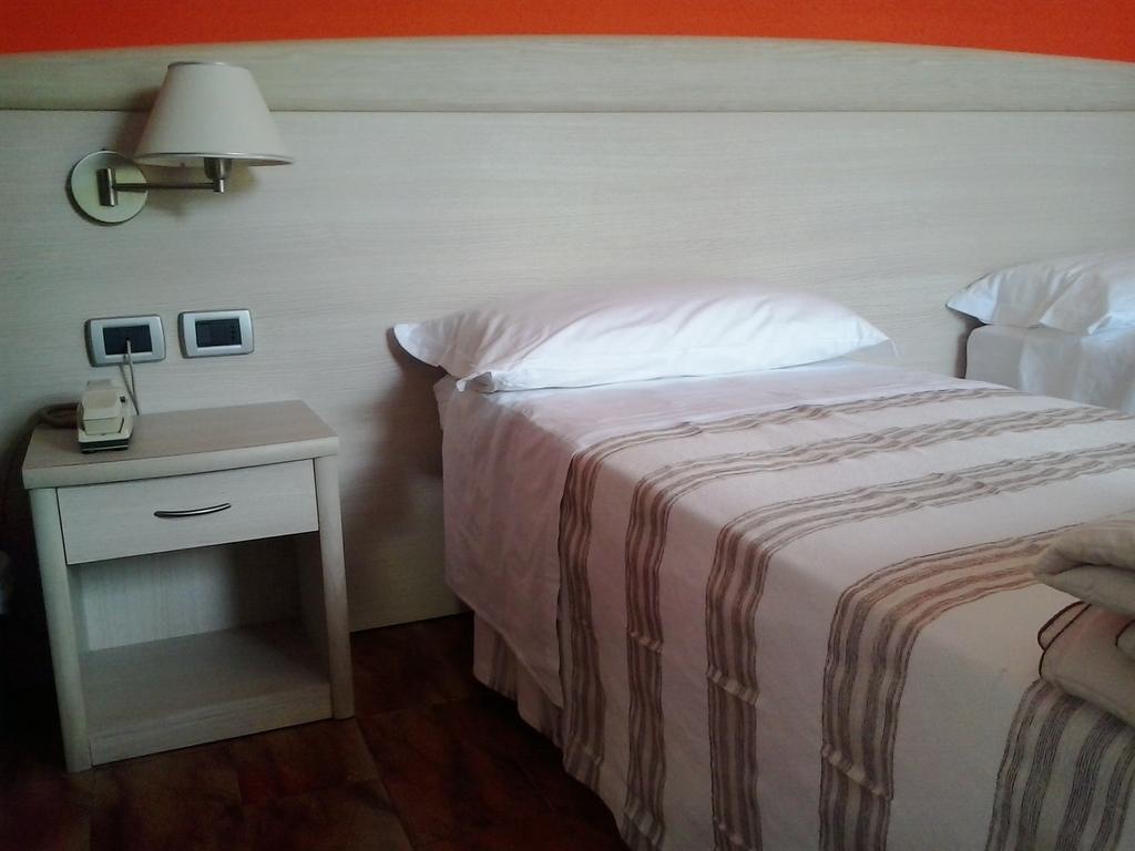 Hotel Pizzeria Mezzolago Pergine Valsugana Room photo
