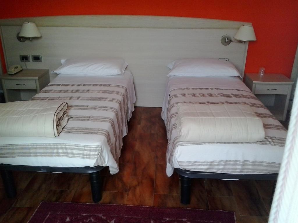 Hotel Pizzeria Mezzolago Pergine Valsugana Room photo